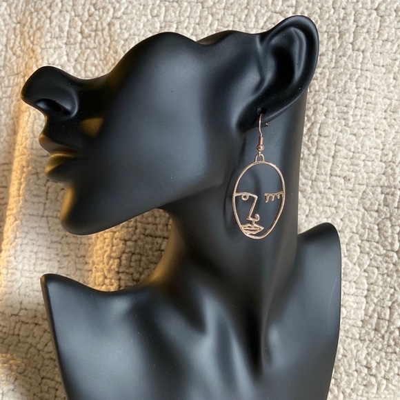 💌 Handmade Winking Eye Gold Tone Earrings - Picture 7 of 7